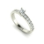 Anel solitário de ouro 18k com diamante princess central de 0,10cts e detalhes em diamantes.