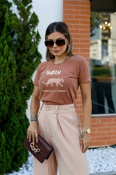 T-Shirt Queen na internet