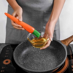Pincel para Repostería de Silicona con Forma de Zanahoria Resistente al Calor - Happy Home VM