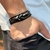 PULSEIRA DE COURO PRETO 2 TRANÇADO 2 TIRAS LISA COM UM NO CENTRAL