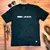 CAMISETA MASCULINA PRETA APLIQUE DIRECÃO JESUS