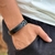 PULSEIRA DE COURO PRETO AJUSTÁVEL (CRUZ VAZADA PRETO)