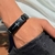 PULSEIRA DE COURO PRETO AJUSTÁVEL (FÉ BRANCO)