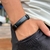 PULSEIRA DE COURO PRETO AJUSTÁVEL (LIVRAI-ME BRANCO)