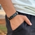 PULSEIRA DE COURO PRETO AJUSTÁVEL (GUITARRA CROMADO)