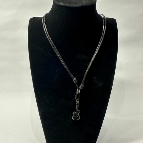 COLAR TEMPLAR DE FIO PRETO (GUITARRA)