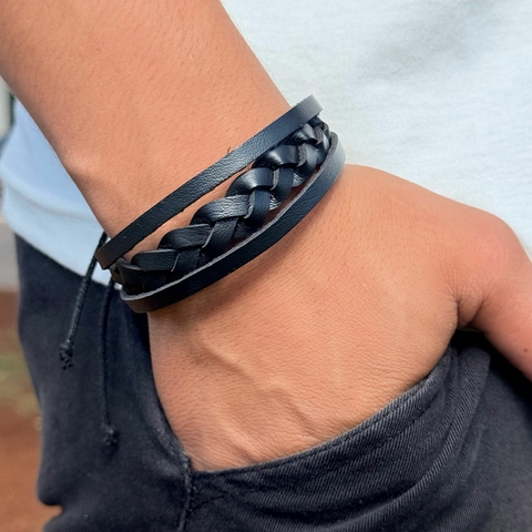 PULSEIRA DE COURO PRETO AJUSTÁVEL 2 TIRAS LISA 1 TRANÇADO NO MEIO