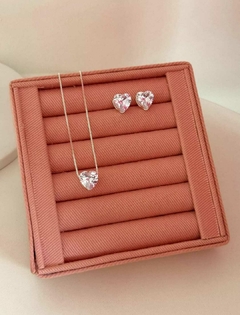 CONJUNTO BRINCO + COLAR CORAÇÃO CRISTAL - BANHADO A PRATA 925