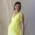 Vestido atado en hombros en internet