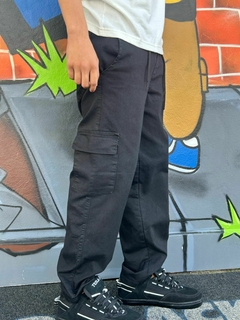 CALÇA CARGO PRETA na internet