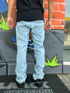 CALÇA RETA JEANS CLARA - comprar online