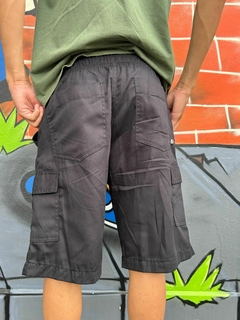 SHORTS CARGO PRETO na internet