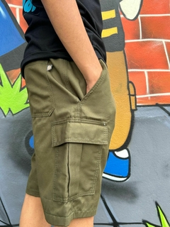 SHORTS CARGO VERDE MUSGO