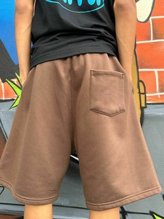 SHORTS MOLETOM WANTED na internet