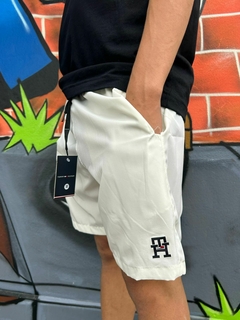 SHORTS TACTEL TOMMY OFF WHITE - comprar online