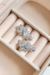 BRINCO FLOR E GOTAS CRAVEJADO EM ZIRCONIA na internet