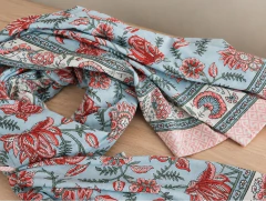 Pashmina Vera •celeste y flores rojas• - comprar online