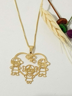 Colar Coração dois Meninos e uma menina- Banho ouro 18k