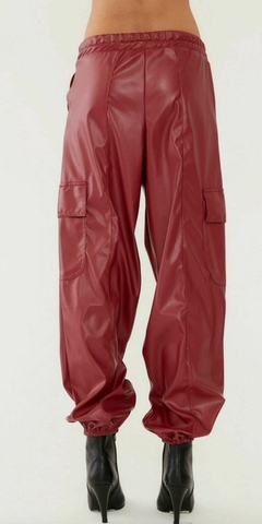 Pantalon cargo bordo - comprar online