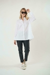 Camisa con tajo