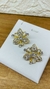 BRINCO FLORES CRAVEJADAS COLOR - loja online
