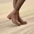 BOTA COTURNO MOLECA CARAMELO 5338212 na internet