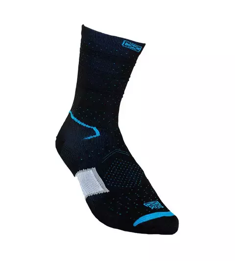 Medias tecnológicas negras Sox DE173C Fantasy con detalles en azul y blanco.