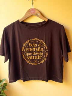 Cropped com manga Seja a energia - comprar online