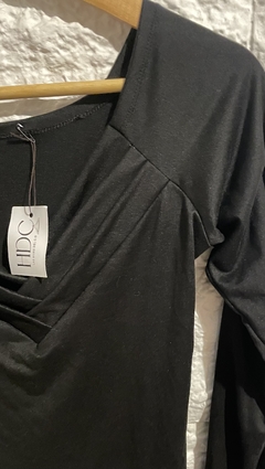 Remera Manga Larga Cuello en Tablas - comprar online