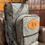 Bolso porta botas y casco en gris o negro