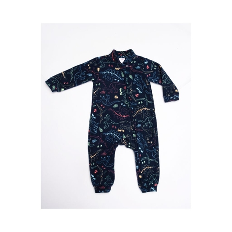 Bebê usando macacão de dinossauro marinho em tecido microsoft, com capuz e espinhos nas costas.