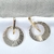 Brinco Martelado Orgânico Redondo Grande 18k