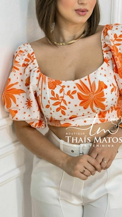 Cropped Feminino Manga Curta Estampado Tropical Laranja - comprar online