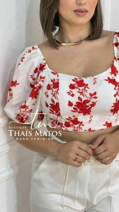 Cropped Feminino Manga Curta Floral Branco e vermelho