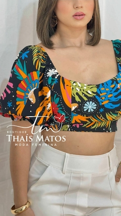 Cropped Feminino Manga Curta Estampado Arara (Preto)