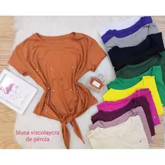 Blusa T-shirt Feminina Laço Amarrado na Cintura com Pérolas