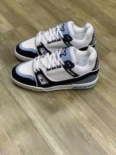 Louis Vuitton branco c azul claro