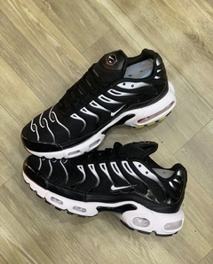 NIKE AIR MAX TN PLUS 1 - PRETO DETALHE BRANCO