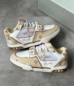 Louis Vuitton bege c branco