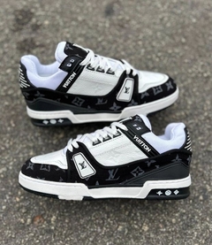 Louis Vuitton branco c preto