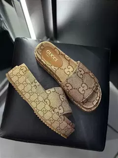 CHINELO SLIDE GUCCI na internet