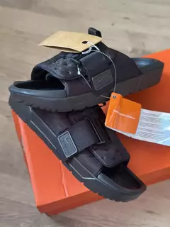 Chinelo Nike Assuna 3.0 preto na internet