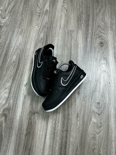 NIKE AIR FORCE 1 - BLACK WHITE