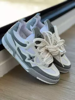 Imagem do louis vuitton lv skate cinza