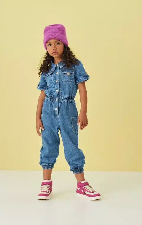 Macacão Jeans Com Caseado E Botão