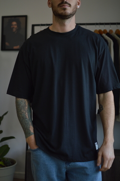 REMERA OVERSIZE FABRIC NEGRA