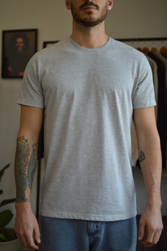 REMERA BASICA GRIS