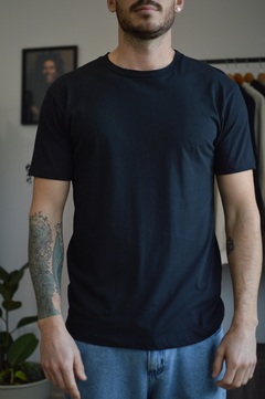 REMERA BASICA NEGRA