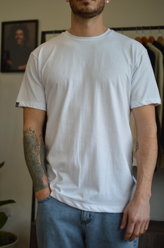 REMERA BASICA BLANCA