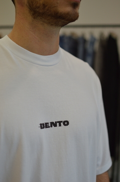 REMERA OVERSIZE VOYAGE BLANCA en internet